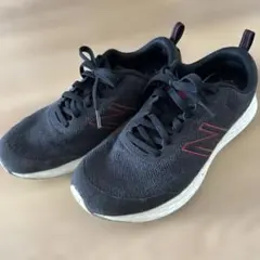ニューバランス ブラック色