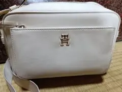 TOMMY HILFIGER アイコニック トミーカメラバッグホワイト バッグ