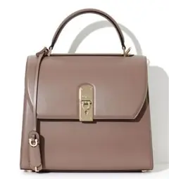 【入手困難・美品】Ferragamo BoxyzLarge ボクシーズフェラガモ 入手困難・美品】Ferragamo BoxyzLarge ボクシーズフェラガモ