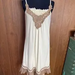 ビンテージアクシーズファム レース装飾付きクリーム色スリップ