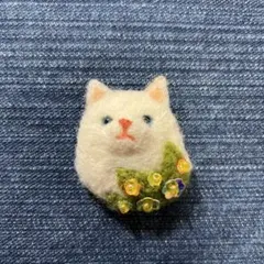 SALE‼️新作♥️羊毛フェルト⭐️つぶらな瞳Flower猫のブローチ ハンドメイド