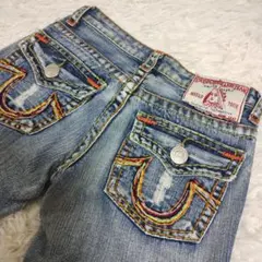 トゥルーレリジョン　ダメージフレアデニム　刺繍ステッチ　ブーツカット
