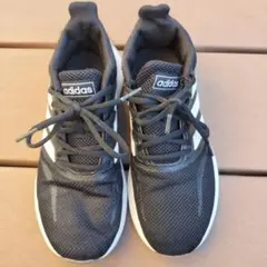 adidasスポーツシューズ　ジュニア用　23.0㌢黒