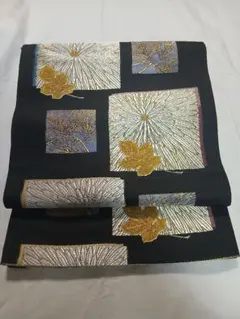 袋帯 黒地 金色の葉と花の刺繍
