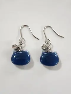 ハンドメイド レジン ピアス 猫 ネイビー