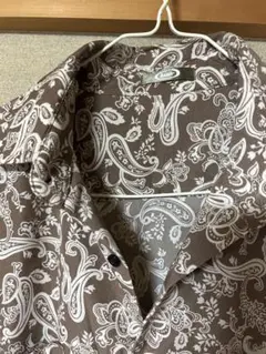男女兼用　アロハシャツ風☆ kutir ペイズリー柄 長袖シャツ ブラウンのサムネイル