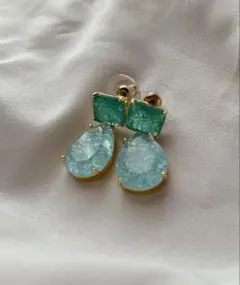 ドロップピアス 青緑色