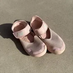 New Balance ピンク サンダル　19センチ　水遊び　ラバーソール