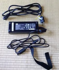 HP純正　ACアダプター　①