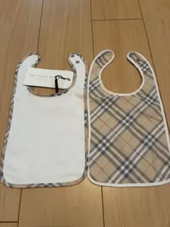 【新品】BURBERRY チェック柄　お食事エプロン 2025年最新】BURBERRY お食事エプロンの人気アイテム - メルカリ