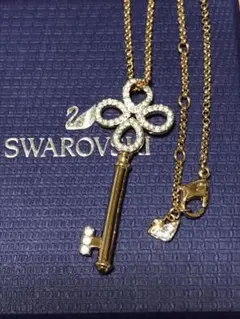 新品未使用　スワロフスキー キーロングネックレス