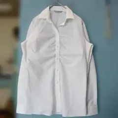ホワイト長袖シャツ フロントギャザー付き