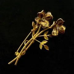 569遺品整理品　ブローチ　ダイヤ？　ジルコニア？　ゴールド？　金？　メッキ？