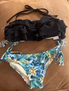 フリル付き黒ビキニトップと花柄ボトムセット M