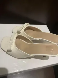 リボン付きホワイトミュール　35サイズ