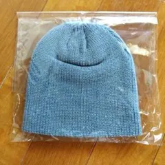 グレーのニット帽