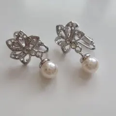 【訳あり】花モチーフ パール クリスタル イヤリング