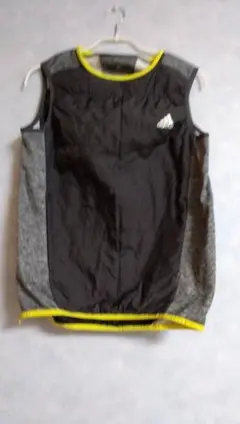 adidas 秋冬物ベスト