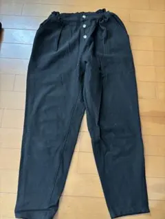 ブラック ロングパンツ ウエストボタン付き