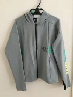 新品‼️ UMBROパーカー