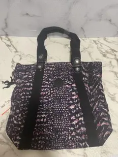 Kipling 紫と黒のパターン ショルダーバッグ