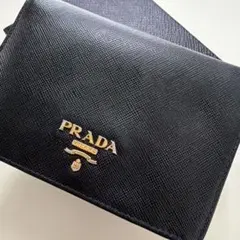 ルル様　PRADA サフィアーノ　二つ折財布　黒　綺麗