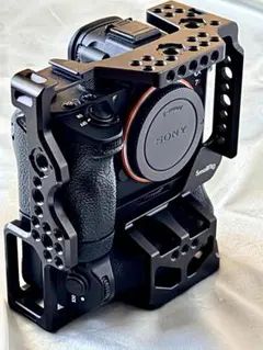 SONY α7R III（ILCE-7RM3） 本体 SmallRigケージ付のサムネイル