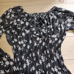 ブラック系花柄　カットソー