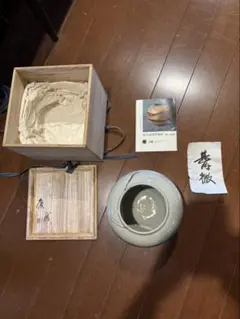 人間国宝【井上萬二】晩年作 青白磁柿彫文壷『幸』 共箱付き - メルカリ