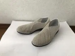 パンジーのベージュのメッシュ靴のサムネイル