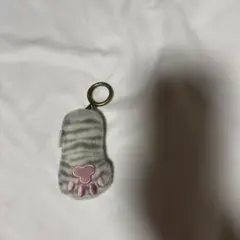 猫の手形ブルブルキーホルダー