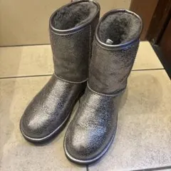 UGG メタリックシルバー ムートンブーツ 23センチ【美品】