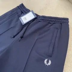 【新品】FRED PERRY フレッドペリー ワンポイント刺繍 トラックパンツ
