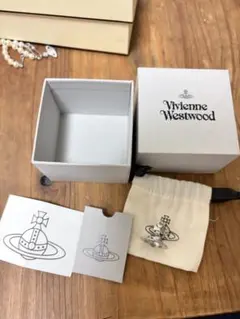 Vivienne Westwood ギフトボックス ピアス用 - メルカリ
