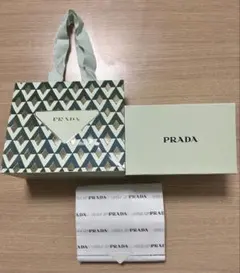 プラダビューティー　ギフトボックス　2025限定ショッパー