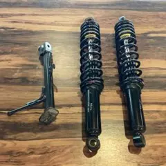 ハイラックスGR 純正ショックアブソーバー フロント カヤバ KYB - メルカリ