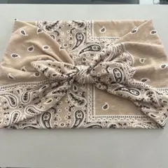新品　ペイズリー柄 ヘアバンド ベージュ　クリーム　匿名配送のサムネイル