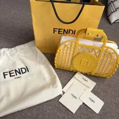 美品】FENDI ナノ ファースト チャーム プードル - メルカリ