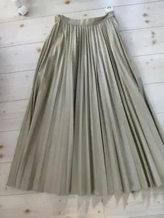 コラージュガリャルダガランテ　ベージュの合皮プリーツスカート