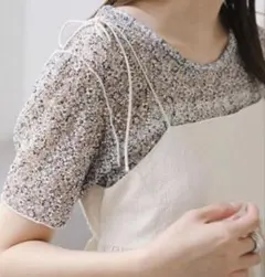 Kastane 【2WAY/リバーシブル仕様】レースフラワープリントTEEのサムネイル