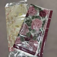 花柄とバラデザインのハンカチ2枚セット