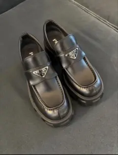 新品プラダPRADAパテントレザーモノリスローファー黒37(発送4月上旬)
