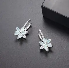 【値下げ中】フラワーピアス☆お花のピアス　冬色