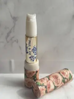 ポール&ジョー　リップスティック　スクレドール　001