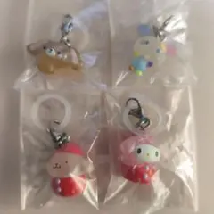 サンリオ　ゆるっと　いちごめじるしアクセサリー　４個