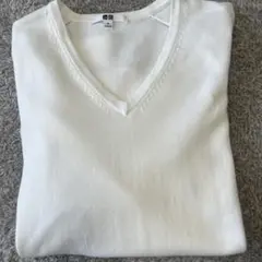 ホワイト Vネックニット 長袖　UNIQLO