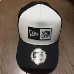 NEW ERA トラッカーキャップ ホワイト/ブラック