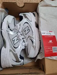 New Balance 530SG ホワイト シルバー ネイビースニーカーのサムネイル