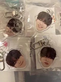 treasure ジェヒョク　顔アクキー 4個セット