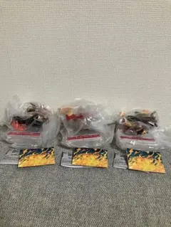 送料込みワンピースカードゲームフィギュアコレクションルフィ全3つ
